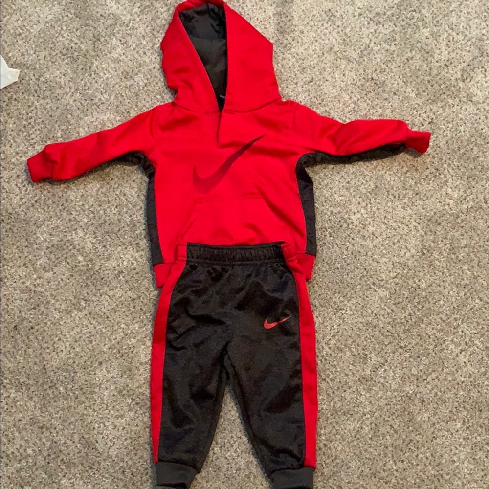 NWOT Nike sweatsuit 12 mos